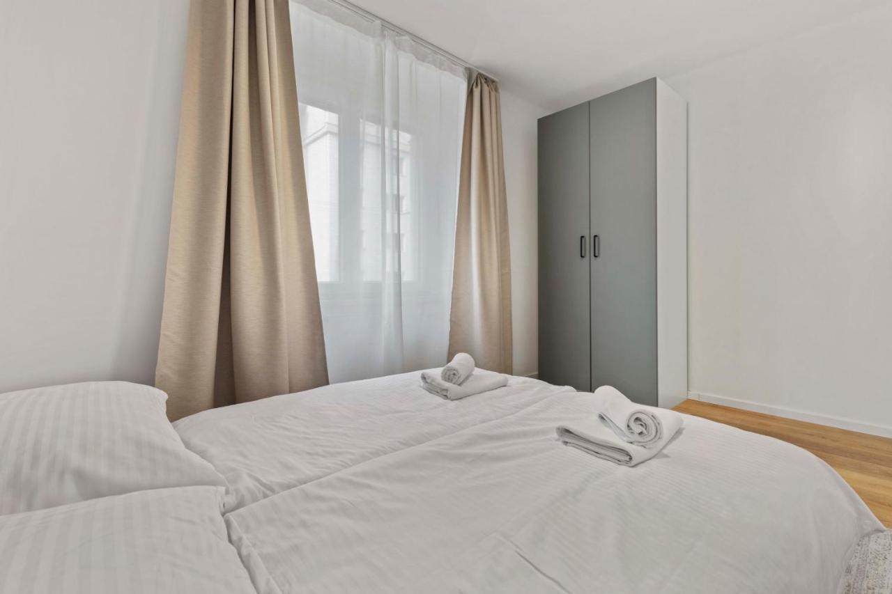 2 Bedroom Apt Steps To Nivy Station Bratislava Eksteriør bilde