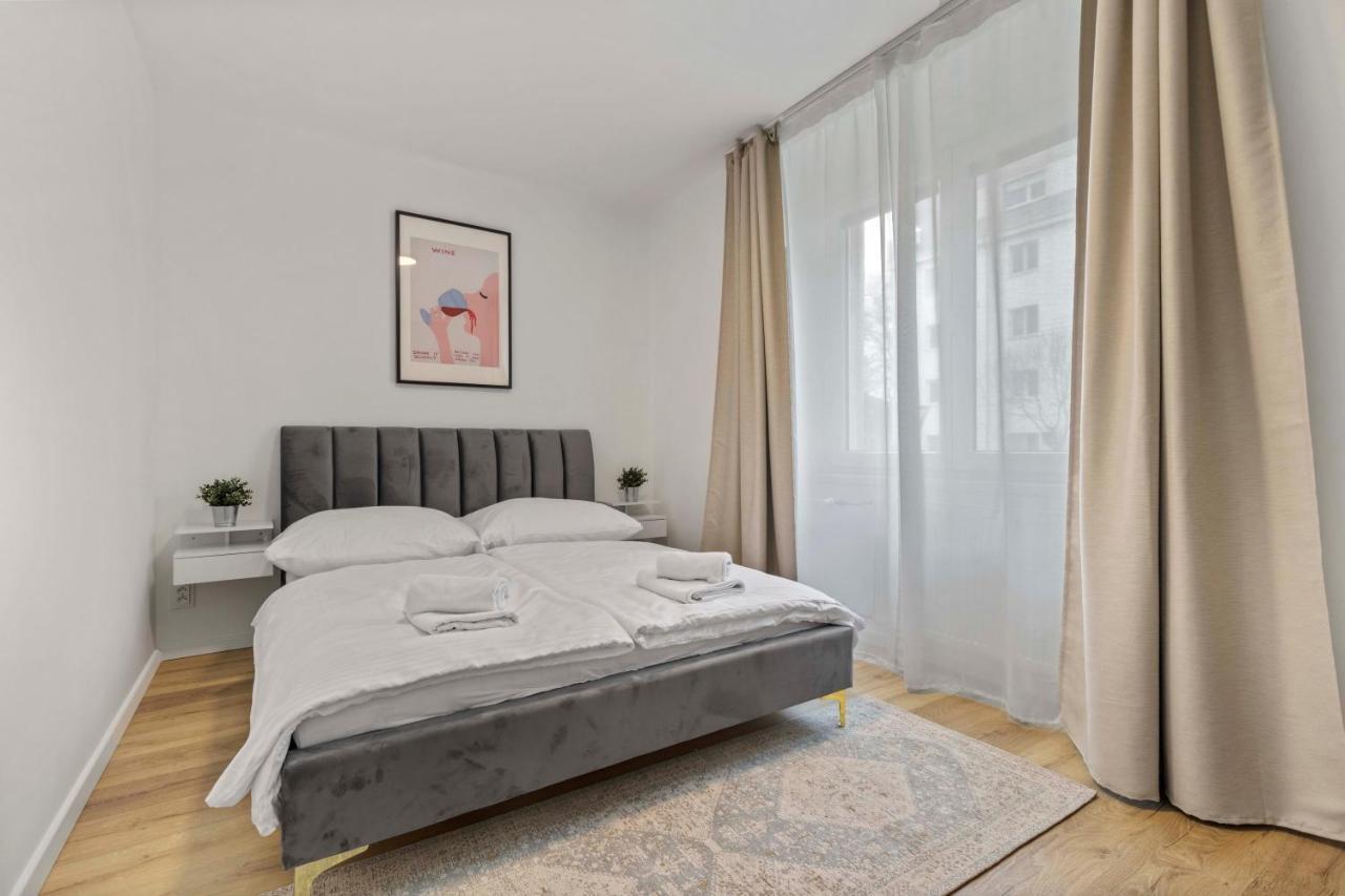 2 Bedroom Apt Steps To Nivy Station Bratislava Eksteriør bilde
