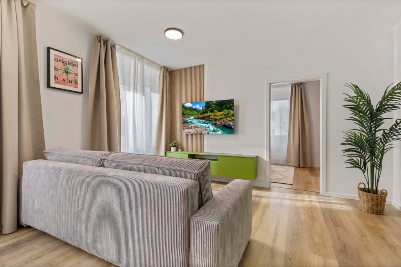 2 Bedroom Apt Steps To Nivy Station Bratislava Eksteriør bilde
